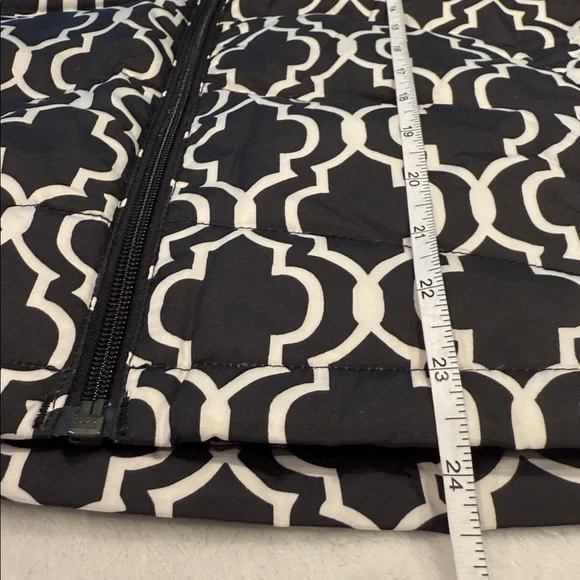 Lands' End Down filled Vest Black & White Geometric pattern zips up pockets SM - Picture 9 of 9
